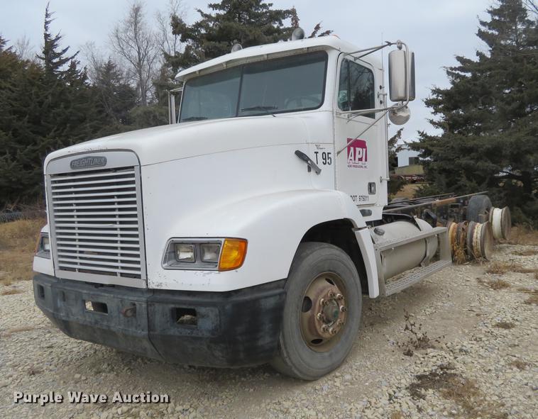 image for item DC0782 1995 Freightliner FLD112 semi truck