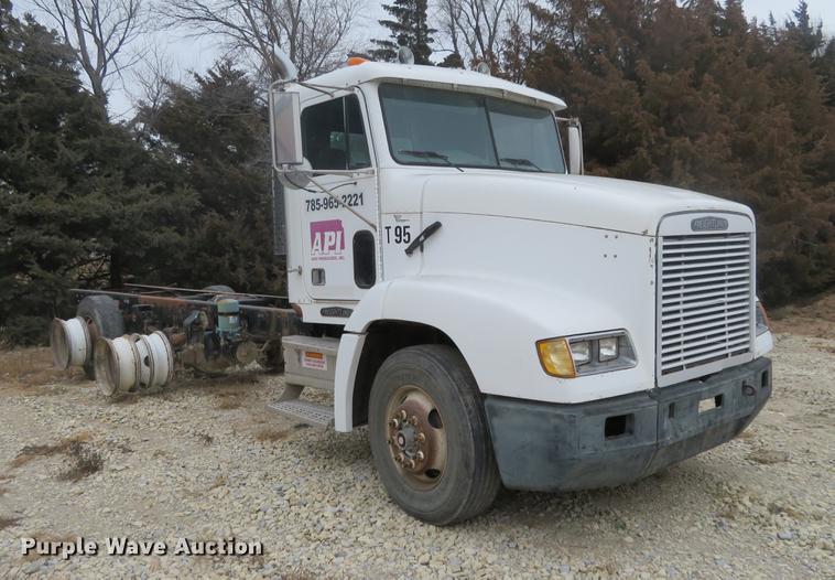image for item DC0782 1995 Freightliner FLD112 semi truck