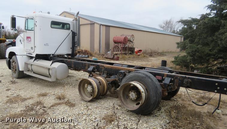 image for item DC0782 1995 Freightliner FLD112 semi truck