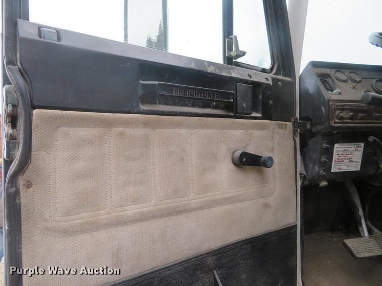 image for item DC0782 1995 Freightliner FLD112 semi truck