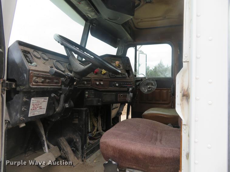 image for item DC0782 1995 Freightliner FLD112 semi truck