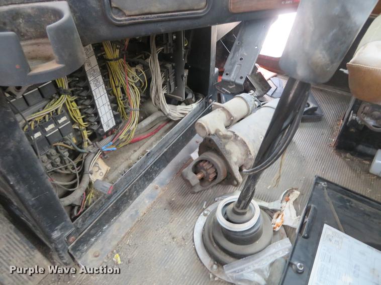 image for item DC0782 1995 Freightliner FLD112 semi truck