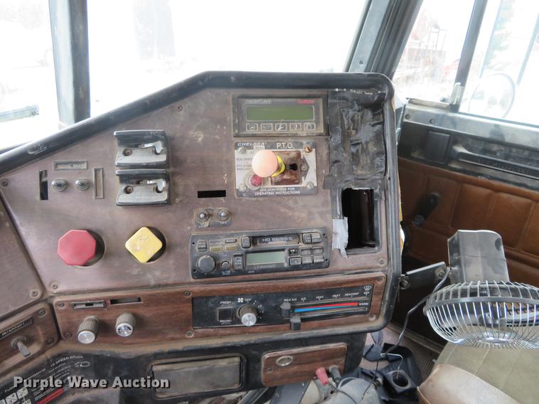 image for item DC0782 1995 Freightliner FLD112 semi truck