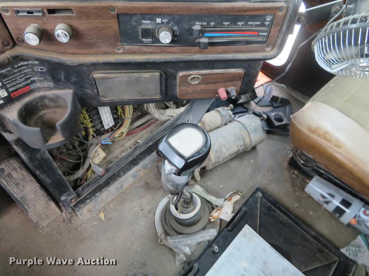 image for item DC0782 1995 Freightliner FLD112 semi truck