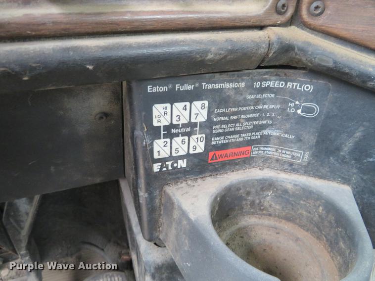 image for item DC0782 1995 Freightliner FLD112 semi truck