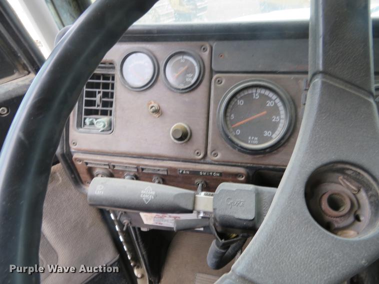 image for item DC0782 1995 Freightliner FLD112 semi truck