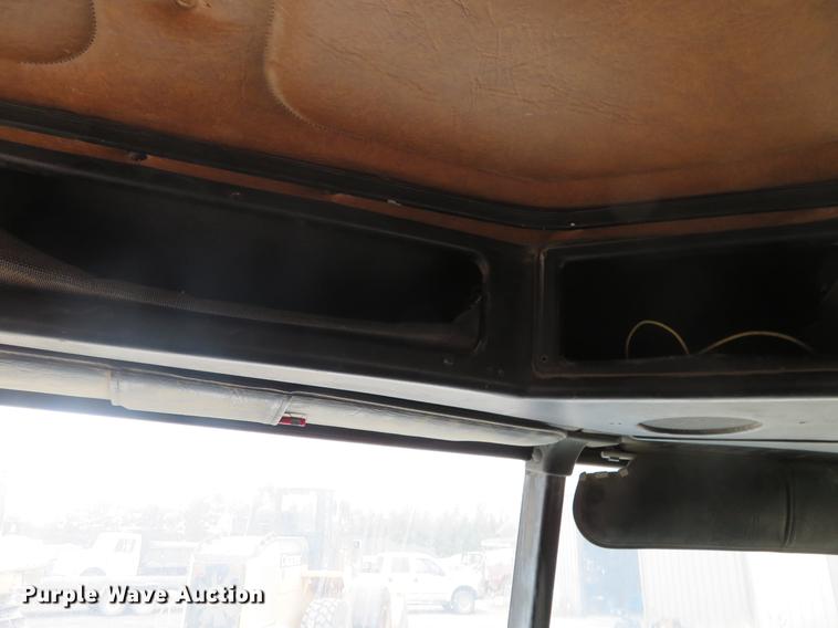 image for item DC0782 1995 Freightliner FLD112 semi truck