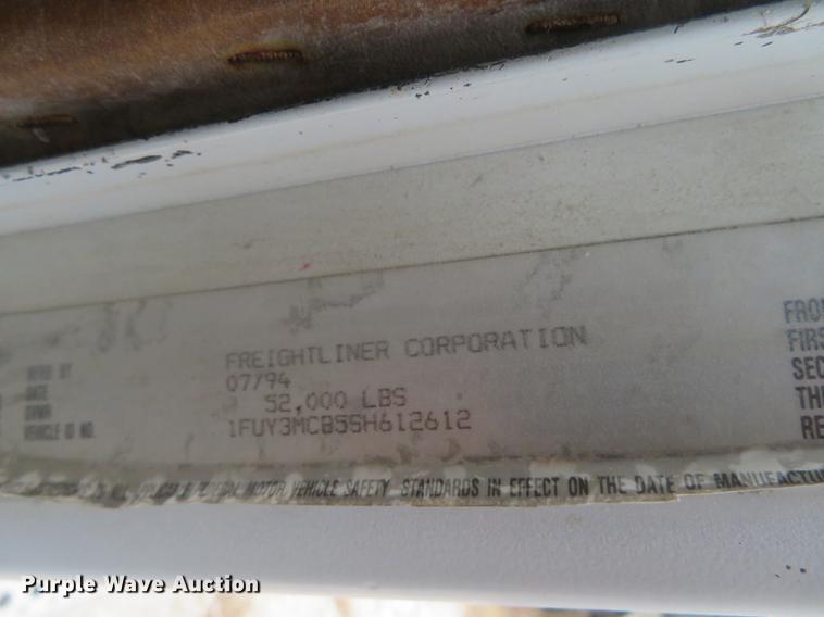 image for item DC0782 1995 Freightliner FLD112 semi truck