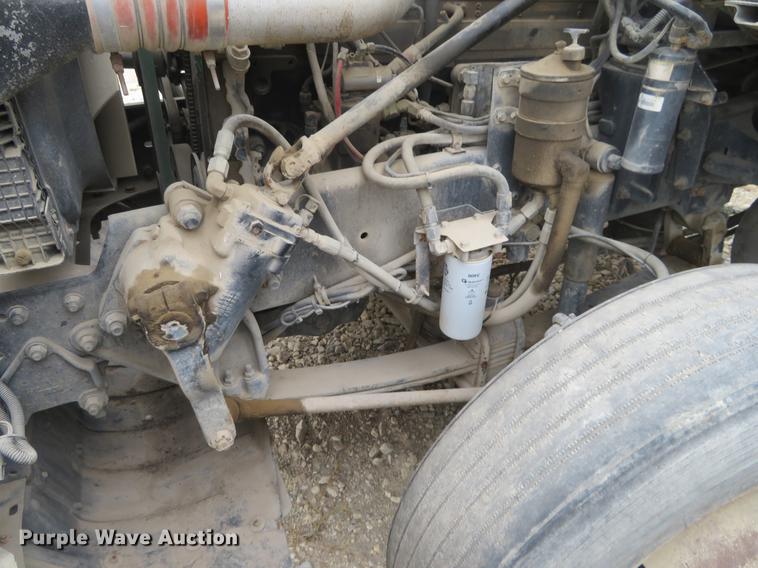 image for item DC0782 1995 Freightliner FLD112 semi truck