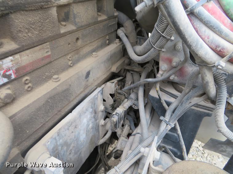 image for item DC0782 1995 Freightliner FLD112 semi truck