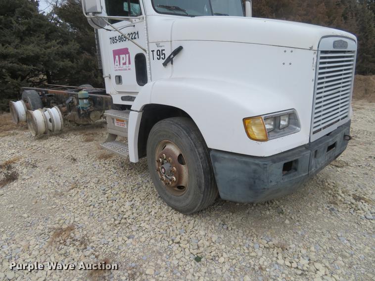 image for item DC0782 1995 Freightliner FLD112 semi truck