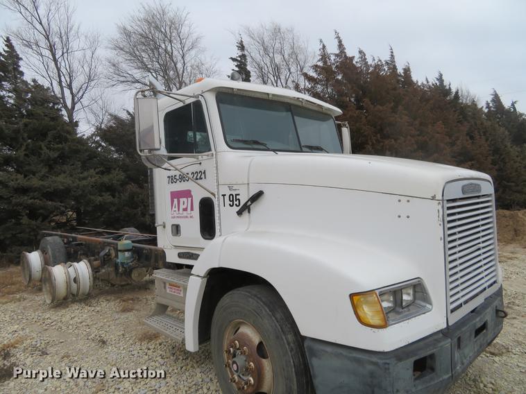 image for item DC0782 1995 Freightliner FLD112 semi truck