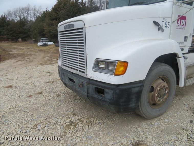 image for item DC0782 1995 Freightliner FLD112 semi truck