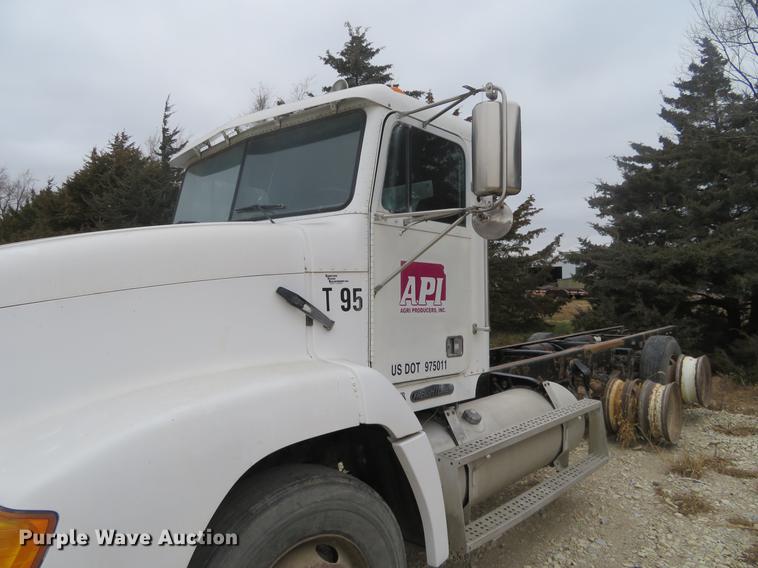 image for item DC0782 1995 Freightliner FLD112 semi truck