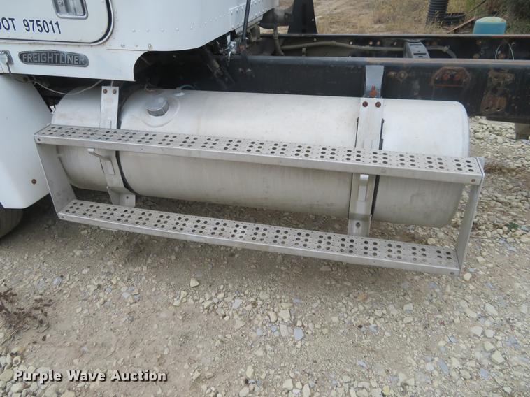 image for item DC0782 1995 Freightliner FLD112 semi truck