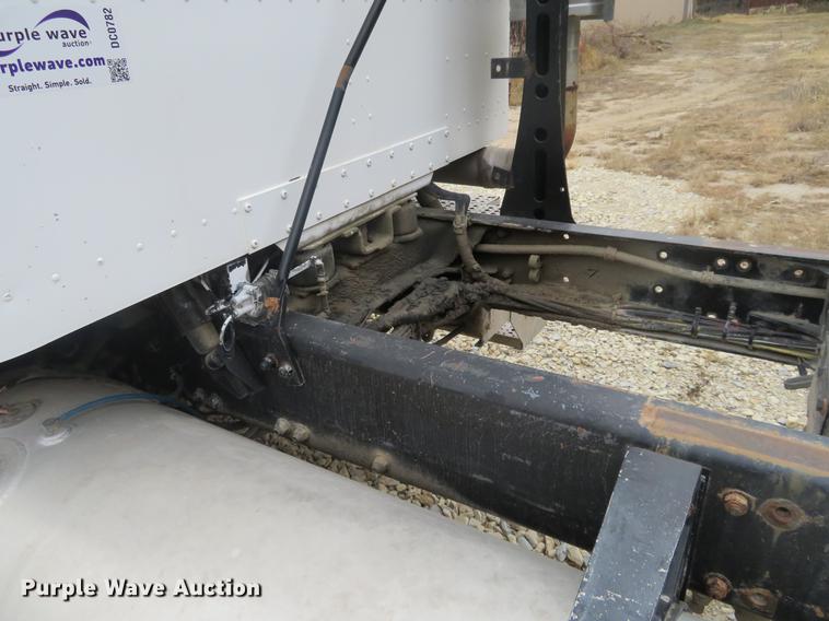 image for item DC0782 1995 Freightliner FLD112 semi truck