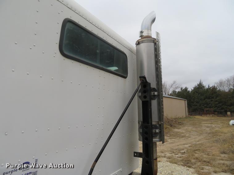 image for item DC0782 1995 Freightliner FLD112 semi truck