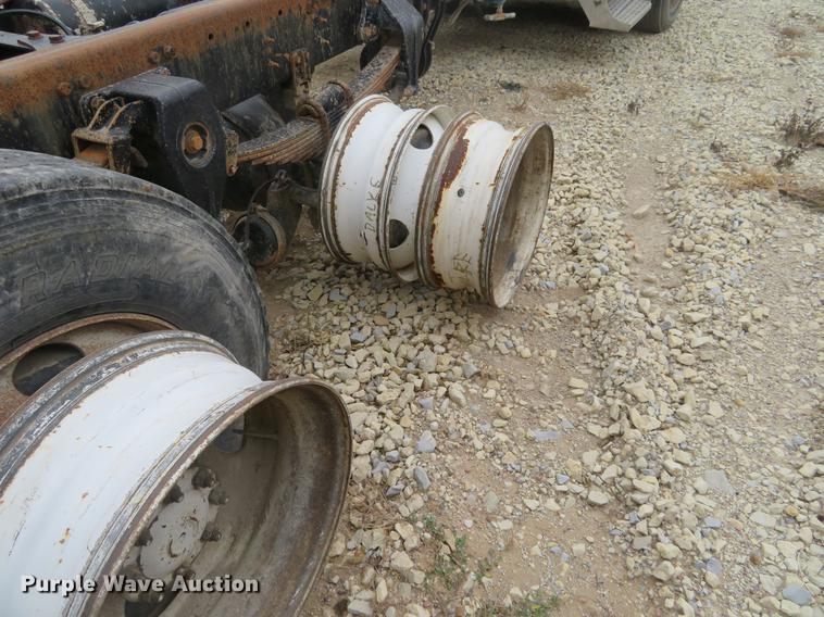 image for item DC0782 1995 Freightliner FLD112 semi truck