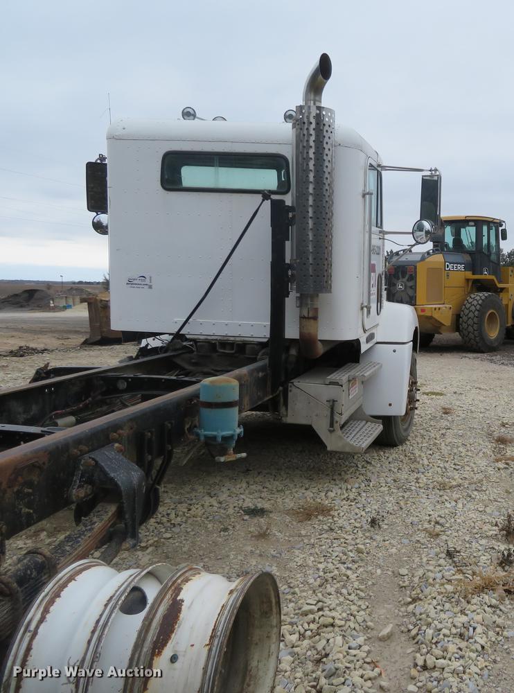 image for item DC0782 1995 Freightliner FLD112 semi truck