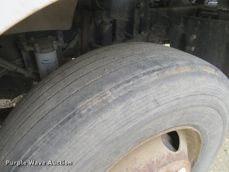 image for item DC0782 1995 Freightliner FLD112 semi truck