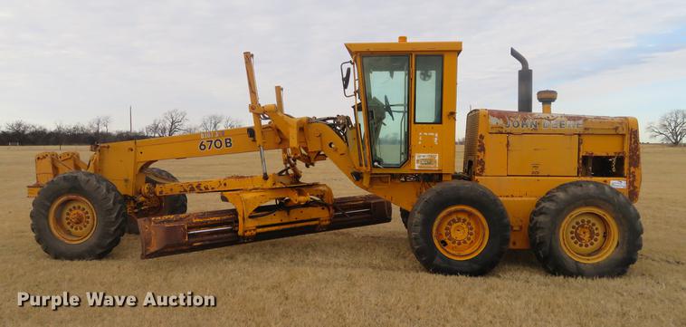 image for item DC0783 1985 John Deere 670B motor grader