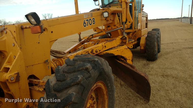 image for item DC0783 1985 John Deere 670B motor grader