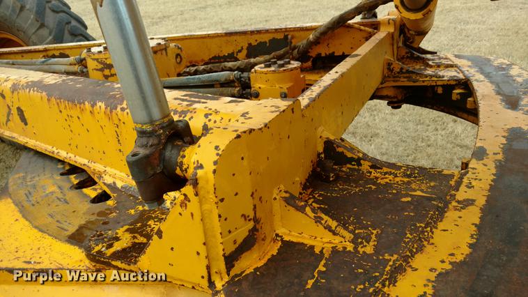 image for item DC0783 1985 John Deere 670B motor grader