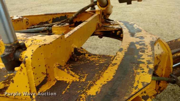 image for item DC0783 1985 John Deere 670B motor grader