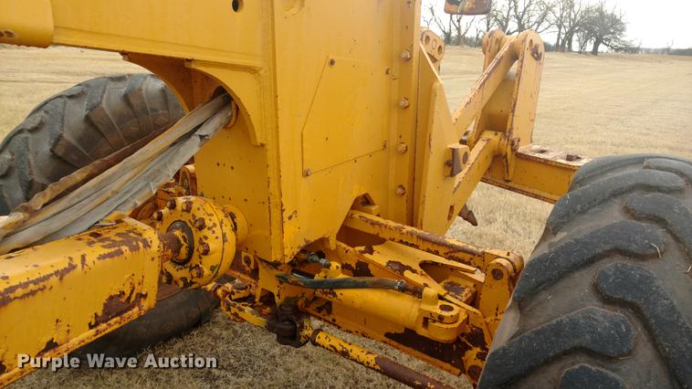 image for item DC0783 1985 John Deere 670B motor grader