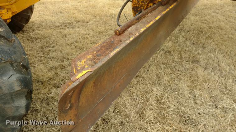 image for item DC0783 1985 John Deere 670B motor grader