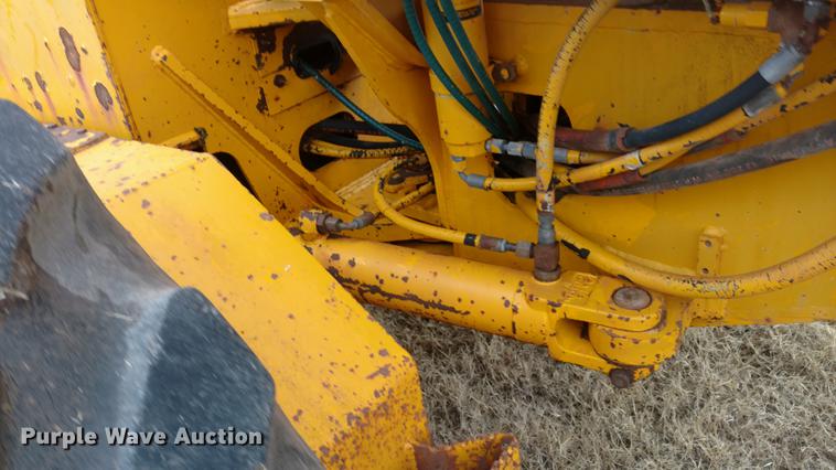 image for item DC0783 1985 John Deere 670B motor grader