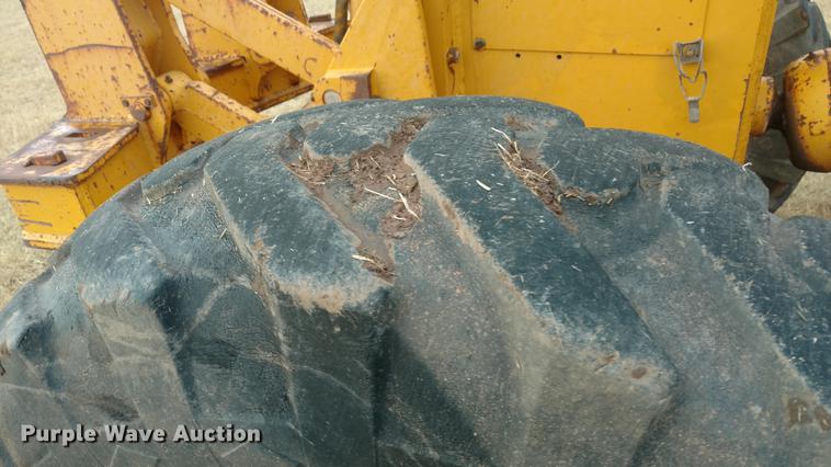 image for item DC0783 1985 John Deere 670B motor grader