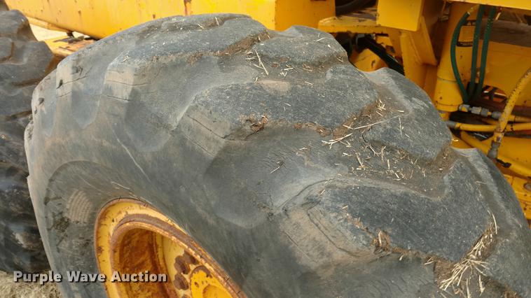 image for item DC0783 1985 John Deere 670B motor grader