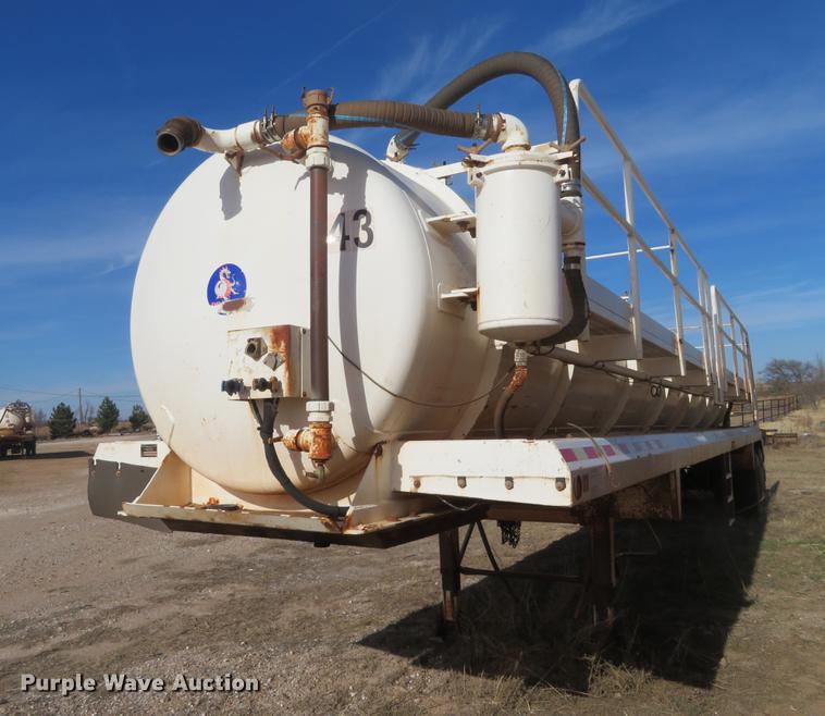 image for item DC0786 2007 Dragon vacuum trailer