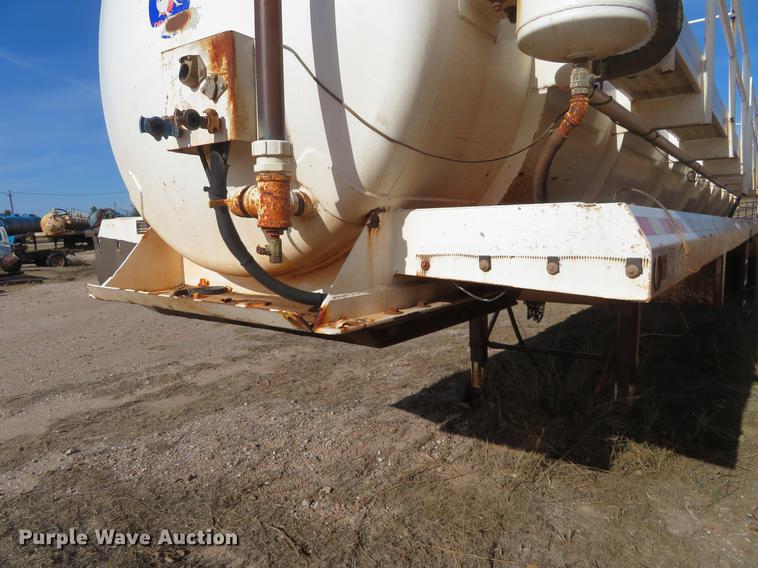 image for item DC0786 2007 Dragon vacuum trailer