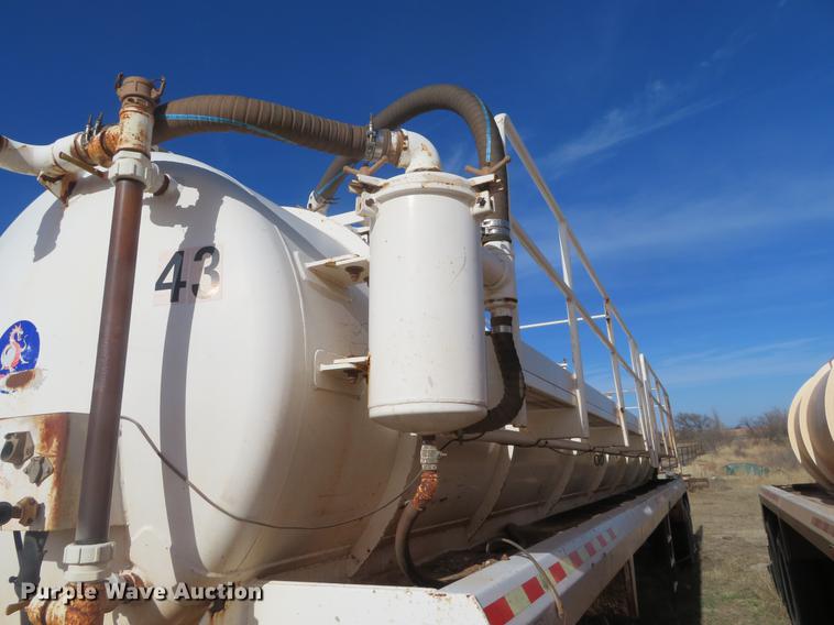 image for item DC0786 2007 Dragon vacuum trailer