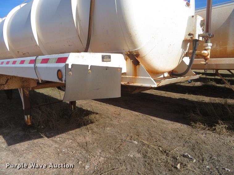 image for item DC0786 2007 Dragon vacuum trailer