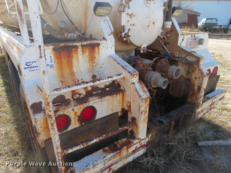 image for item DC0786 2007 Dragon vacuum trailer