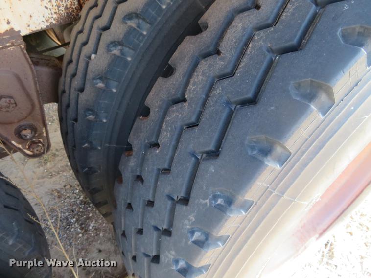 image for item DC0786 2007 Dragon vacuum trailer