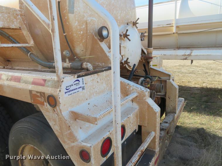 image for item DC0787 2011 Dragon vacuum trailer