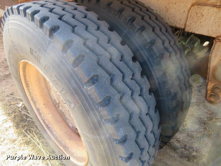 image for item DC0787 2011 Dragon vacuum trailer