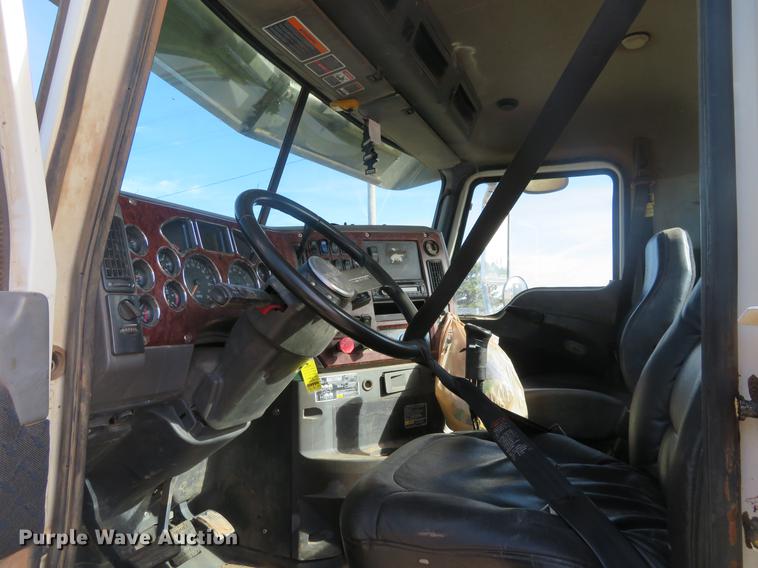 image for item DC0790 2008 Mack CHU613 semi truck