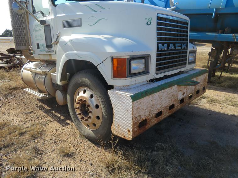 image for item DC0790 2008 Mack CHU613 semi truck