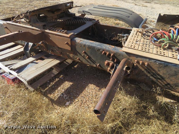 image for item DC0790 2008 Mack CHU613 semi truck