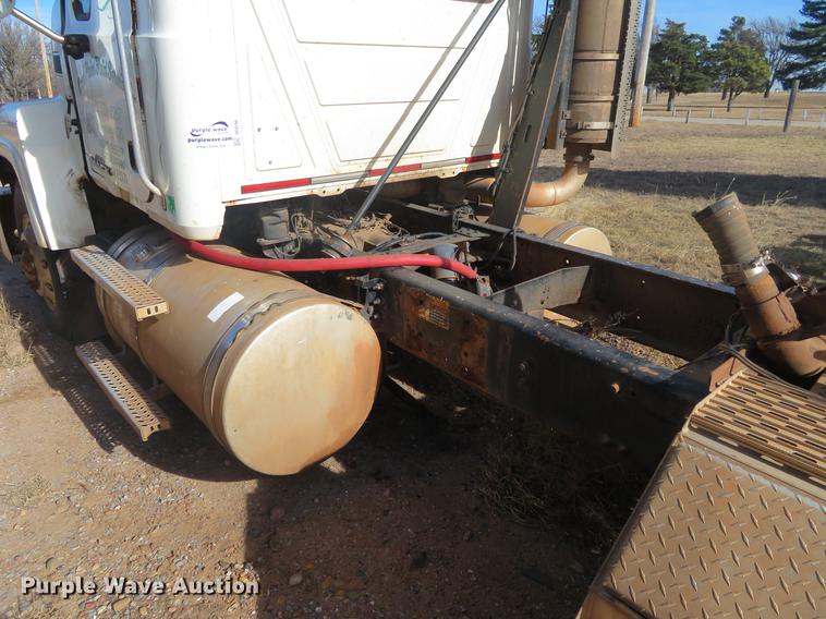 image for item DC0790 2008 Mack CHU613 semi truck