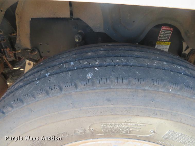 image for item DC0790 2008 Mack CHU613 semi truck