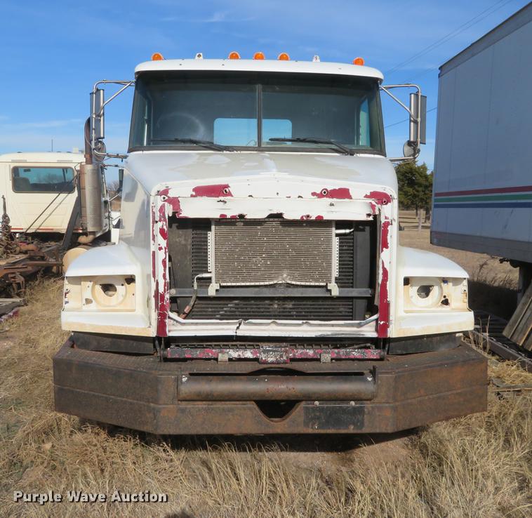 image for item DC0791 1997 Volvo WCA semi truck