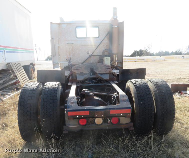 image for item DC0791 1997 Volvo WCA semi truck