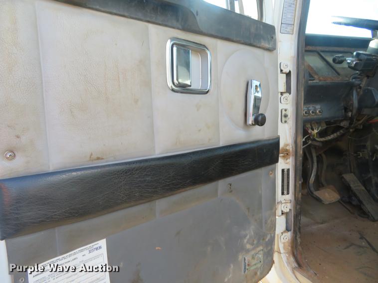 image for item DC0791 1997 Volvo WCA semi truck