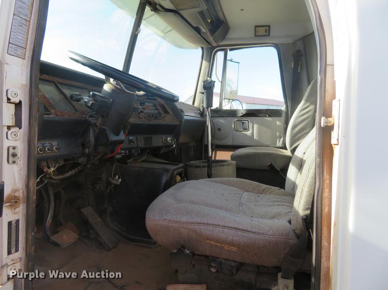 image for item DC0791 1997 Volvo WCA semi truck